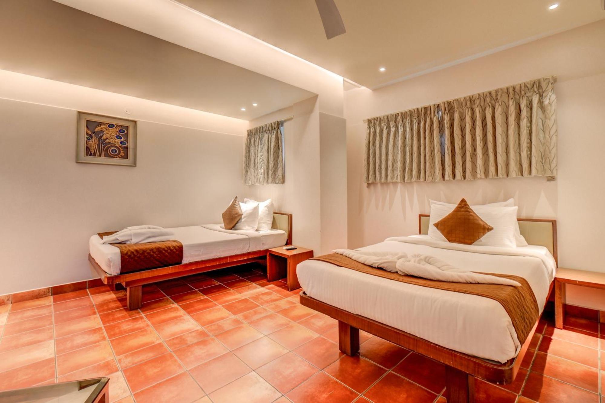 Hotel J N Stay Mysore - 12 Minutes To Mysore Palace 외부 사진
