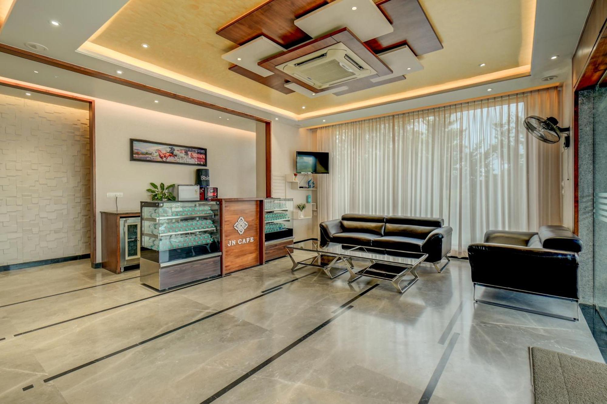 Hotel J N Stay Mysore - 12 Minutes To Mysore Palace 외부 사진